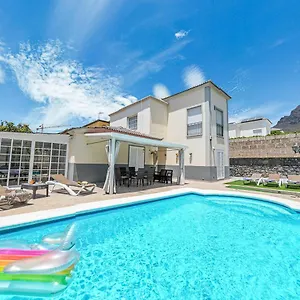 cozy-villa-in-madroal-de-faabe-with-large-private-pool.in-canary-islands.com/