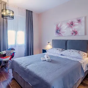 kalemarys-apartment.hotelinzadar.com/